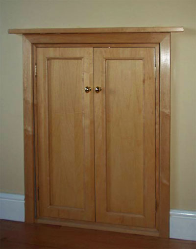 Front view of a built-in drinks cabinet with both the doors closed